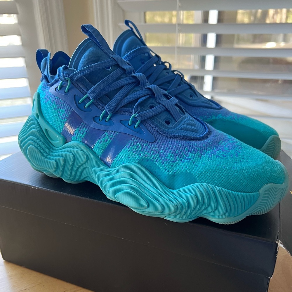 Trae Young 3 J Adidas Blue Basketball Shoe Sz. 6.5